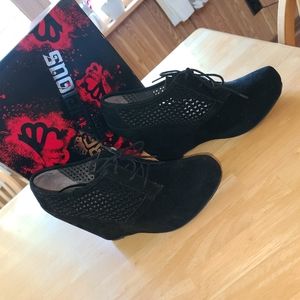 Fergalicious dade black 9.5 wedge